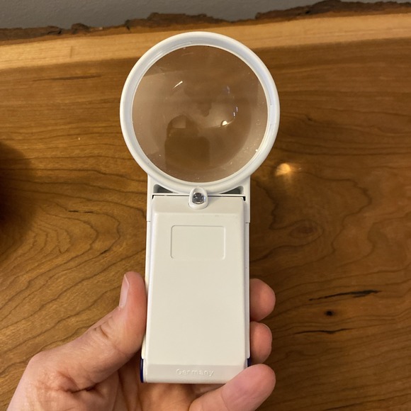 Optelec Power Mag 5X LED Handheld Lighted Magnifier - Picture 3 of 4